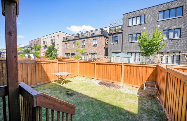 5-Year New 5-Bedroom Semi-detached House C lose To Downtown and, Fully Furnished
