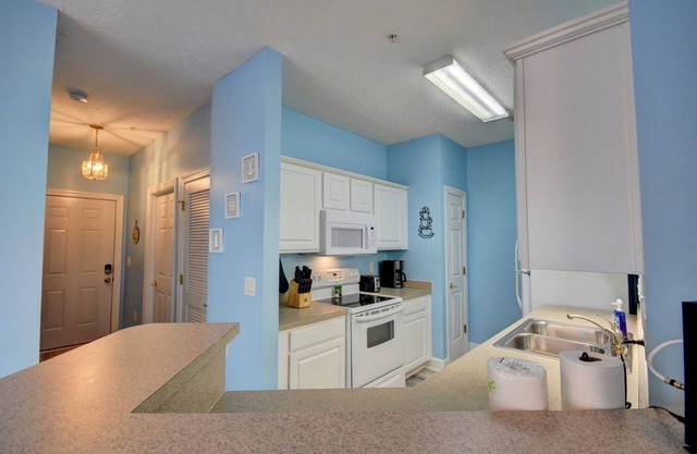 5001 Harvest Drive #103 3 Bedroom Condo by Redawning
