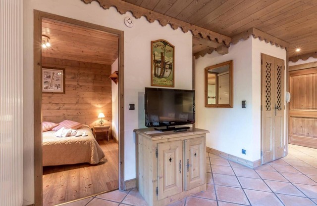50m from ski slopes, floor -1, view ski slopes, fitness, swimming pool, sauna, hammam, balcony, tv