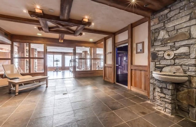50m from ski slopes, 3rd floor, view ski slopes, fitness, swimming pool, sauna, hammam, balcony, tv