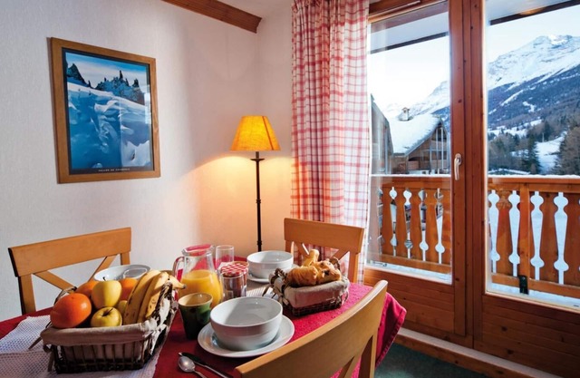 50m from ski slopes, fitness, swimming pool, balcony, tv, 30m², Val Cenis