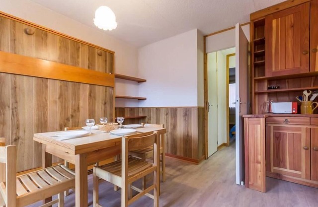 50m from ski slopes, 1st floor, view mountain, balcony, tv, ski locker, 30m², Montchavin La Plagne