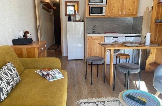 50m from ski slopes, 4th floor, view ski slopes, balcony, tv, 25m², Risoul
