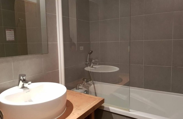 50m from ski slopes, 5th floor, view valley, balcony, parking, tv, ski locker, 63m², Les Arcs