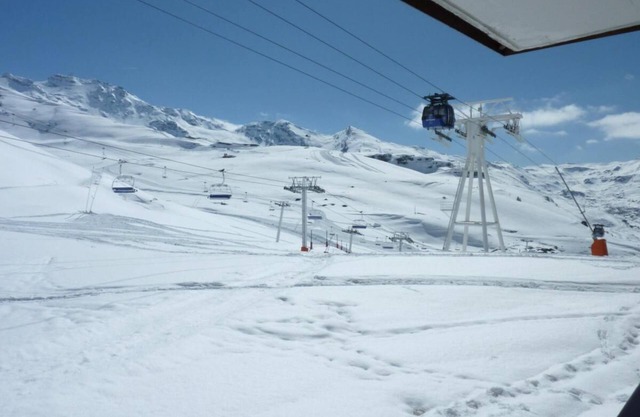 50m from ski slopes, floor -1, view ski slopes, balcony, tv, 24m², Val Thorens