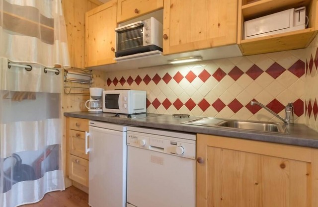 50m from ski slopes, Ground floor, view mountain, balcony, tv, ski locker, 27m²