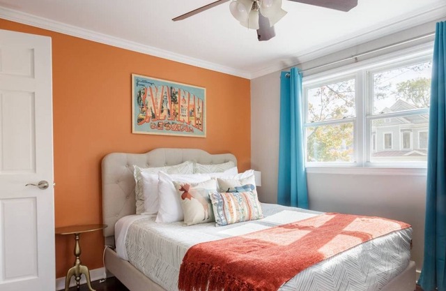 522 Bolton - Unit B Sanitized Haven - Instaworthy Decor- Condo