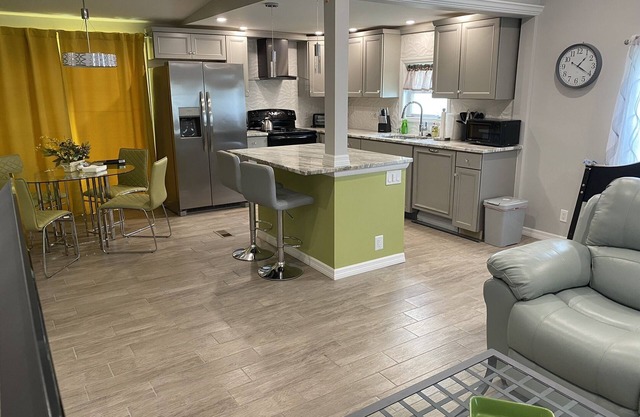 55+ Community, with pool, pickleball, and small-pet friendly!