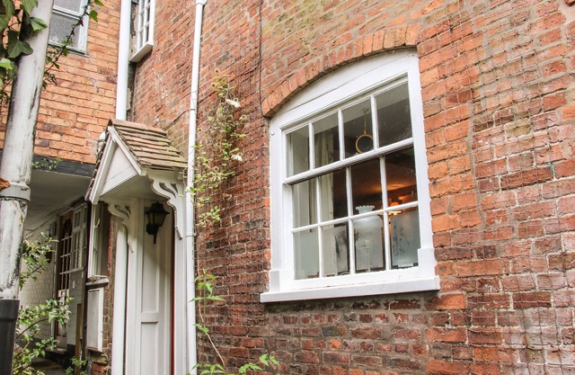 55 CORVE STREET, family friendly, character holiday cottage in Ludlow