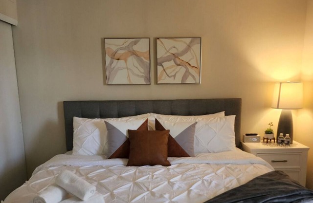 55 Roku TVs***2-King Beds***9mi Airport***3mi Base