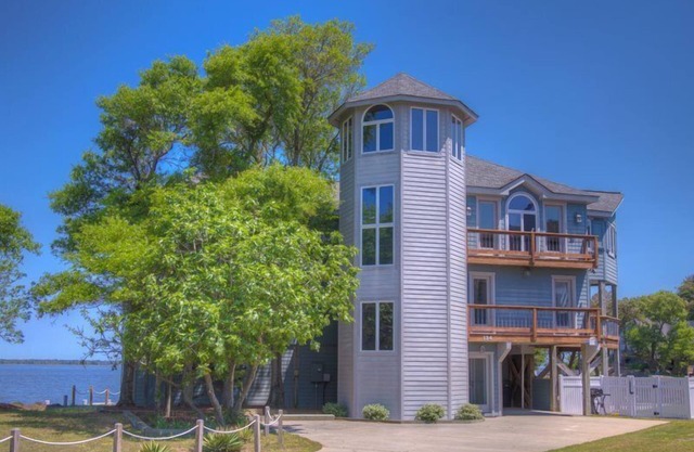 5550 Lighthouse Pointe * Waterfront