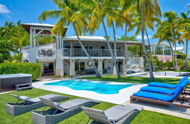 5BR/4.5BA Ocean Views Pool & Hot Tub Dock Kayaks Bikes & More