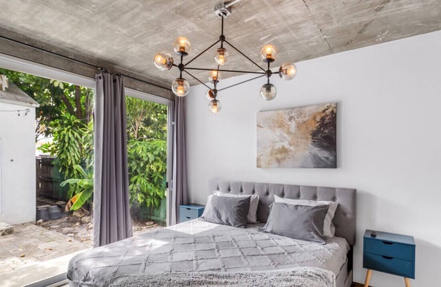5BR Brickell Bungalow | BBQ |Free Parking|Pet Friendly