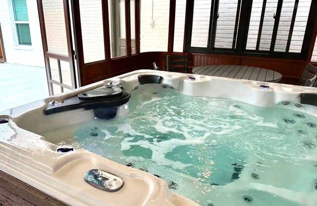 5BR Ensuite Baths | Near Lake Hefner | Hot tub, Kitchen, Laundry #CO
