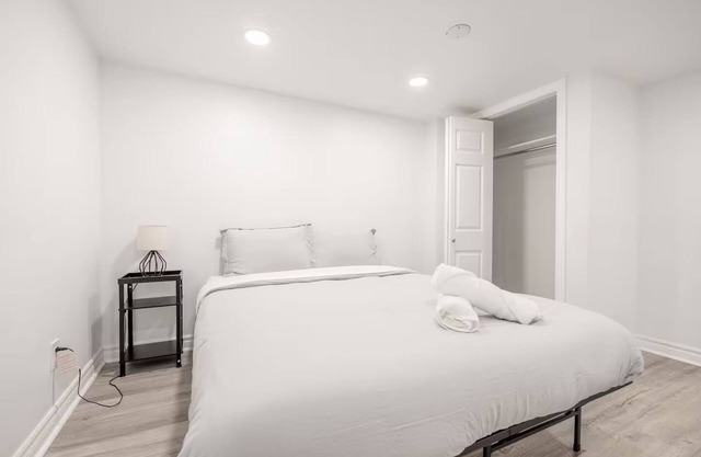 5BR Home in Nepean Ottawa