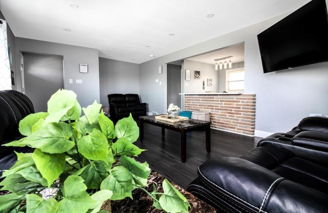 5BR House Close to Falls & Aquarium