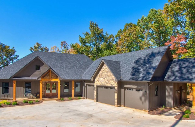 5BR Luxury Lakefront w/Private Dock, Hot Tub, and Fire Pit. Pet Friendly!