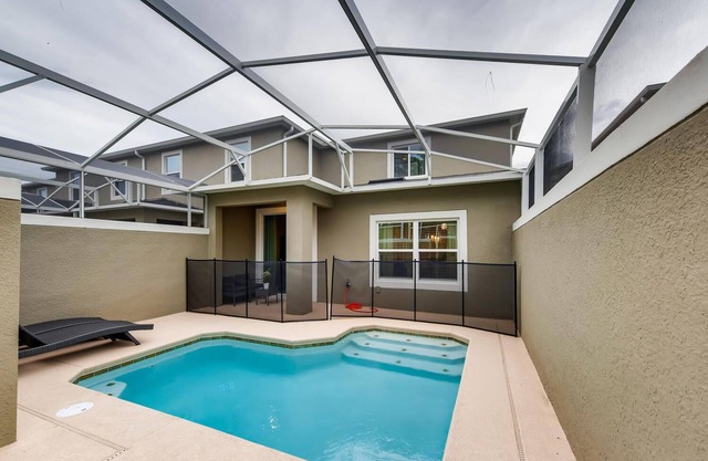 5BR Villa Bliss: Private Pool - Sleeps 12 - 412
