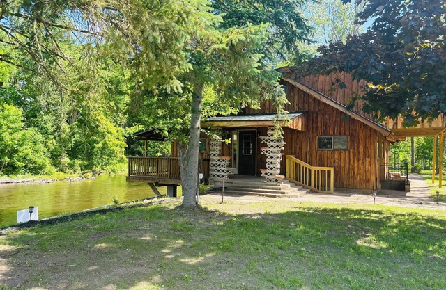 6 Bed River Home, Right On St. Joseph River.