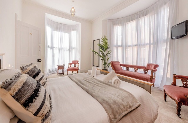 6 bedroom accommodation in Tenby