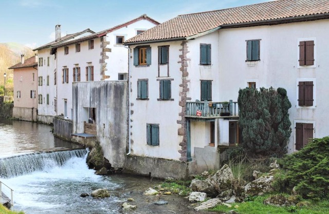 6 Bedroom Awesome Home In Aldudes