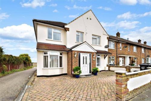6 Bedroom House, Close to London and Bluewater