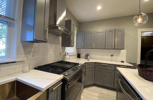 6 bedroom house in a quiet and convenient neighborhood