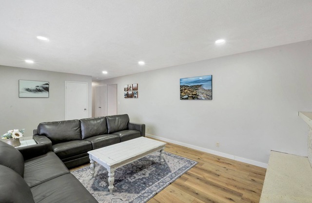 6 Bedroom Ski/Vacation Home by Town Center, Great for Gathering