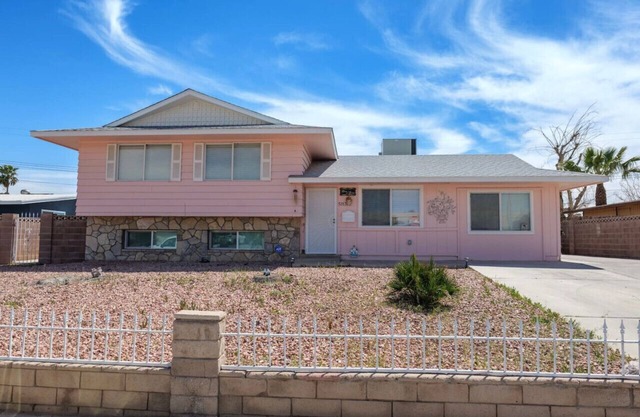 6 bedrooms/10 minutes to the strip!