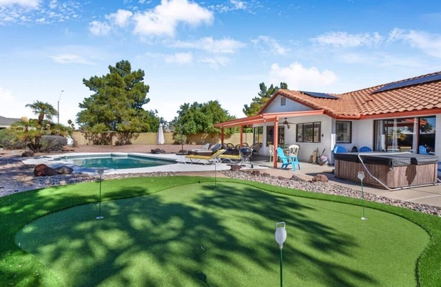 6 BR/5 BA Resort w/Pickleball court & Pool