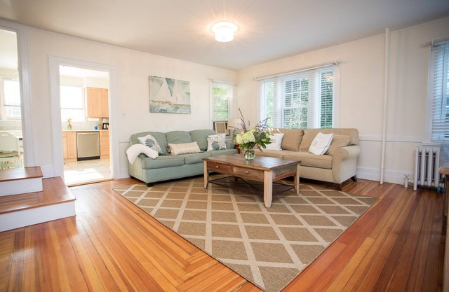 6 BR Monthly Rental in Newport, Great Location!Walk to Cliff Walk, Beach, Thames