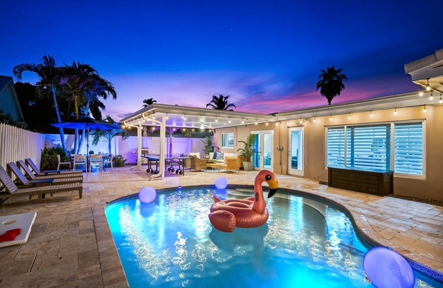 6 BR With Heated Pool Close to Beach