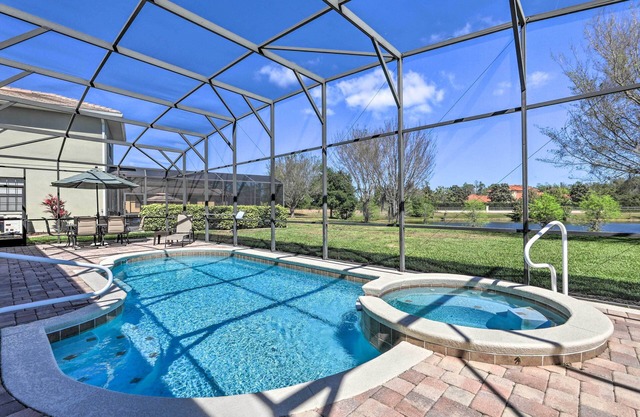 6 Mi to Disney: Gem w/Pool & Spa in Kissimmee