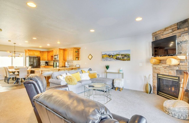 6 Mi to Powder Mtn w/Shuttle: Cozy Eden Condo!