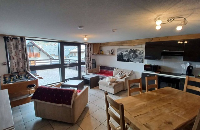6-PERSON APARTMENT