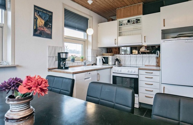 6 person holiday home in Hesselager