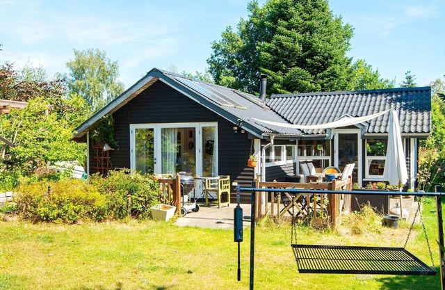 6 person holiday home in Glesborg