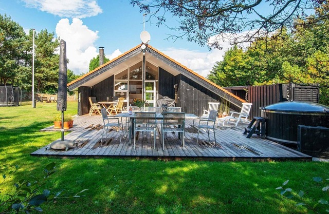 6 person holiday home in Ulfborg
