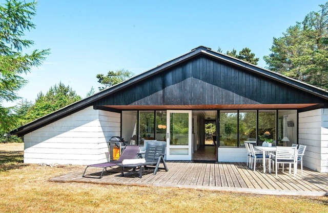 6 person holiday home in Ulfborg-By Traum