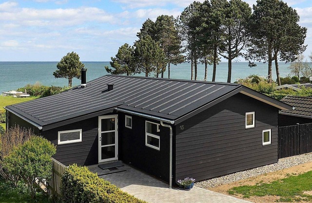 6 person holiday home in Frørup