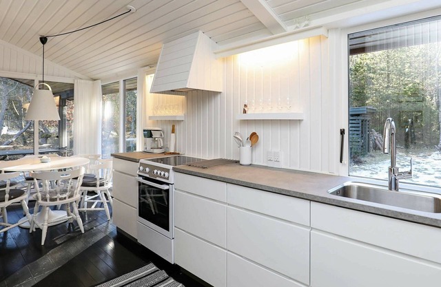 6 person holiday home in Ålbæk