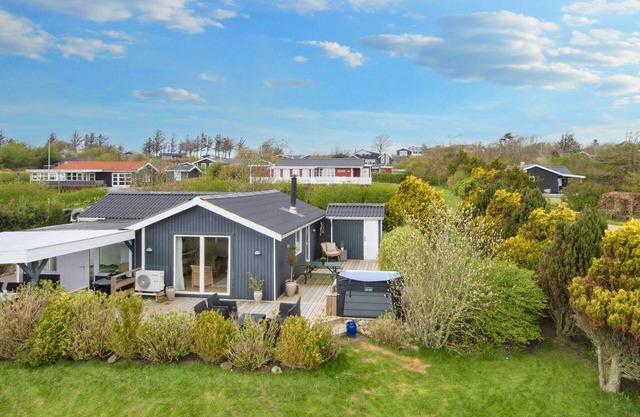 6 person holiday home in Struer-By Traum