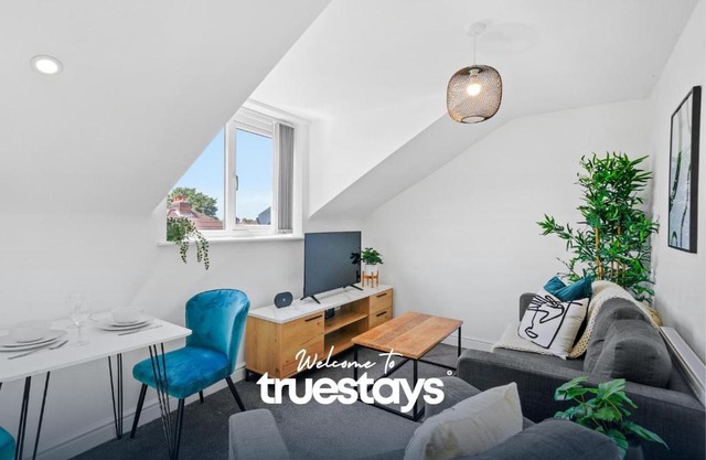 6 Sarah House by Truestays - 2 Bedroom Apartment - FREE Wifi & Parking