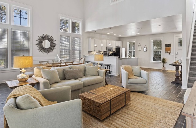 6-Seater Golf Cart Included! Lakeside Cottage in Sandestin ON Golf Course!