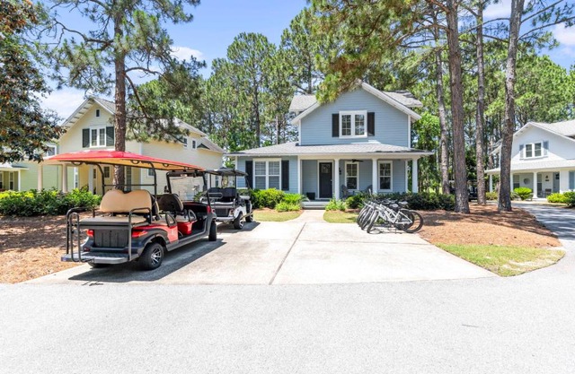6-Seater Golf Cart Included! Lakeside Cottage in Sandestin ON Golf Course!
