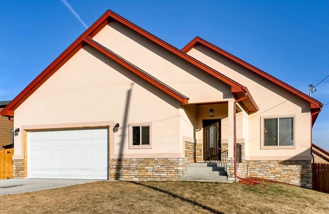 60 Minutes to Ski Country, 15 Minutes to Downtown Denver