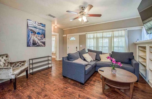 605 N Poplar Ave · 2 King Beds! Fantastic Stylish Bungalow home!❤️?