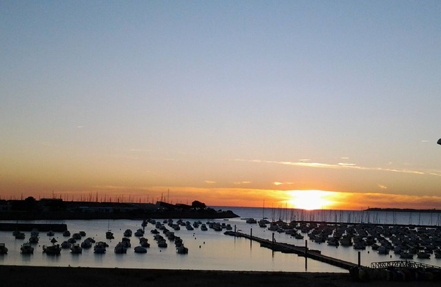 65 m2 T3 seafront apartment; very bright, with terrace, 2bedrooms on the ground floor.