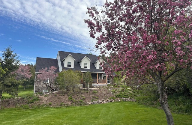 6600 Sq Ft seven bedroom Vacation Rental Near Lava Hot Springs