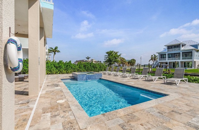 671 Luxurious Home: Gulf Views & Pool